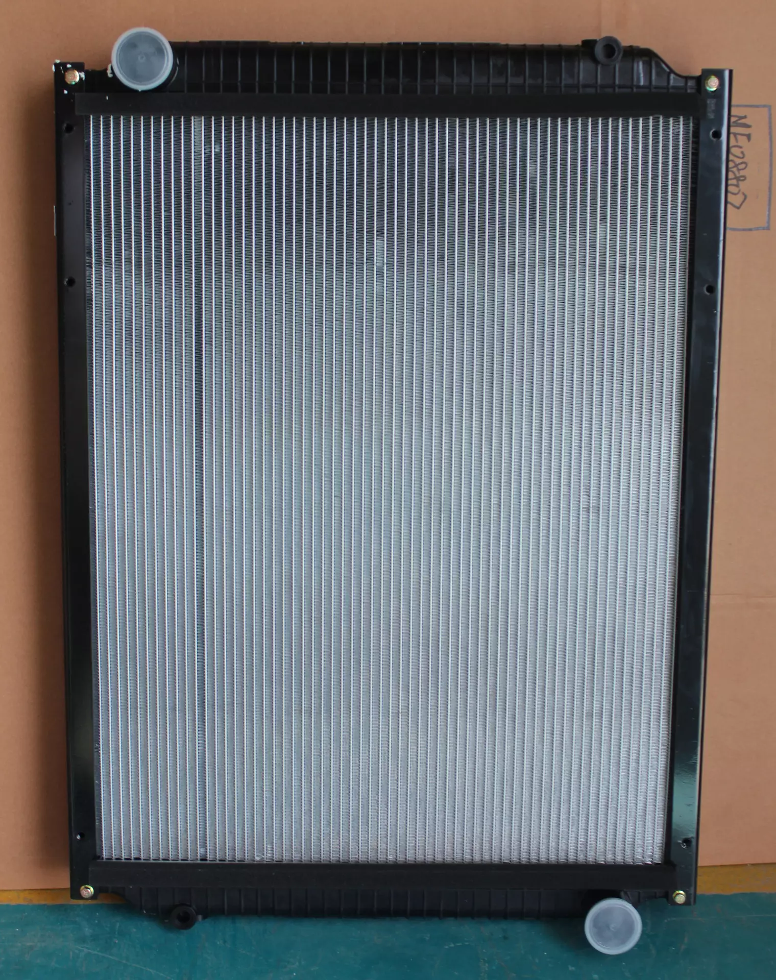AZ9525530221 Sinotruk Haohan Water Box radiator aluminum -plastic radiator manufacturer