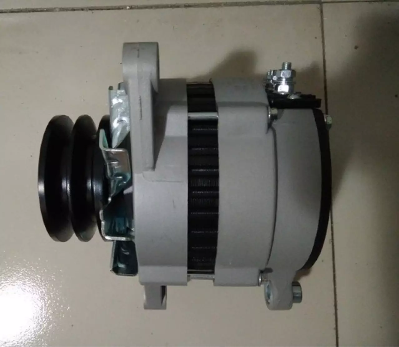 Dongfeng Agricultural Machinery DF1504 Tractor JFZ1903 generator JX400-3701100B generator