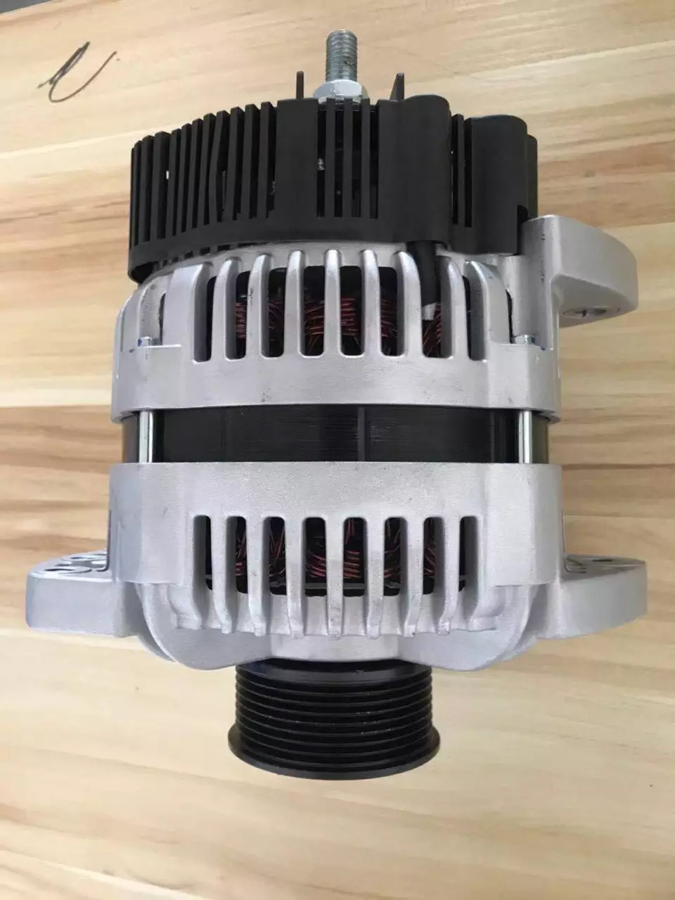 Dongfeng Tianlong modified pork cart band air conditioner 28V240A high -power HEH324A07 generator