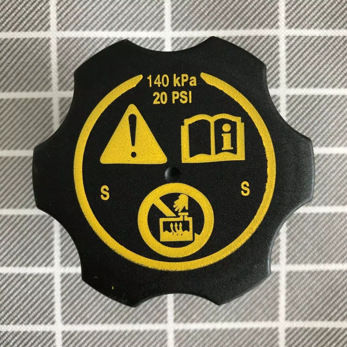 for 09-15 Buick Junyue Vice kettle water tank cover Yinglang Cruz Mai Rui Treasure Treasure Bottom Lid 13502353