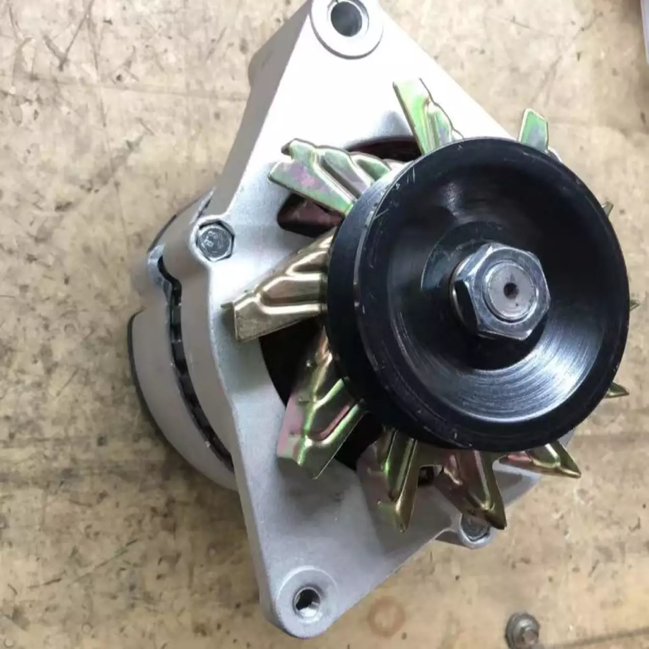 Huaxia 604 tractor generator 1000373423C generator WP-FDJ generator