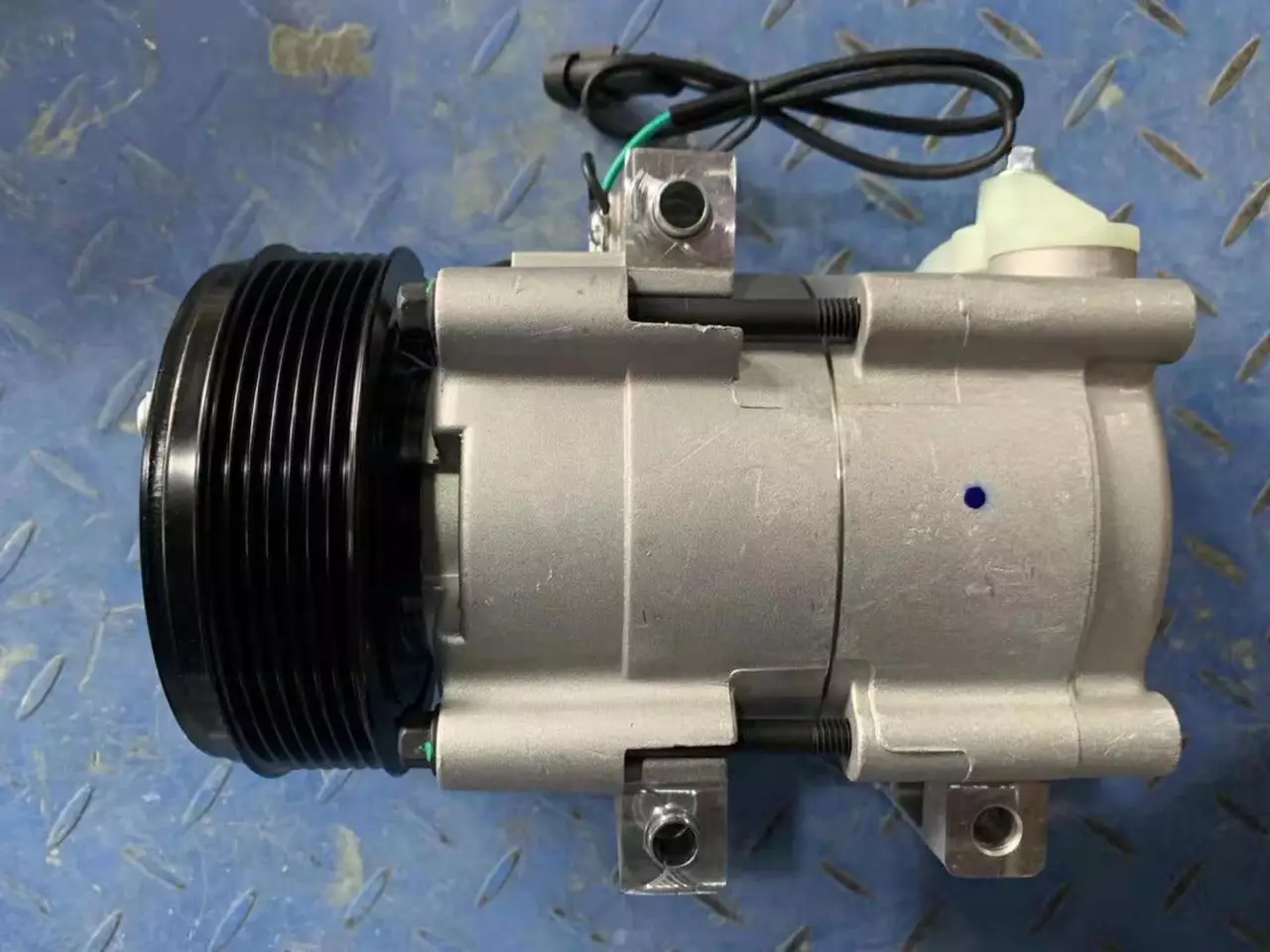 Liberation tiger VH air -conditioning compressor air conditioner cooling pump for cloud -in -cloud D25 air -conditioning compressor air -conditioning pump