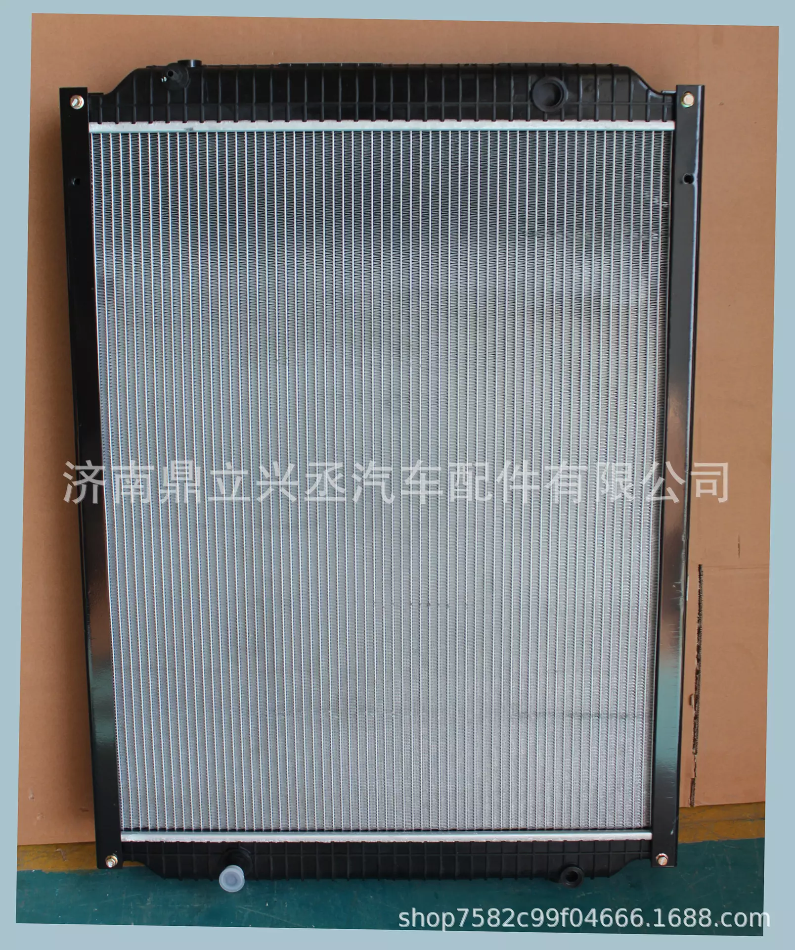 Sinotruk Haohan 752W06100-002 water tank water tank radiator manufacturer