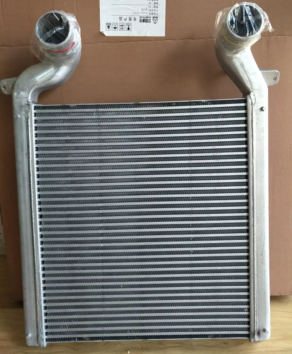 Sinotruk Haowo D7B mid -cooling device WG9325531302 mid -cooling device manufacturer