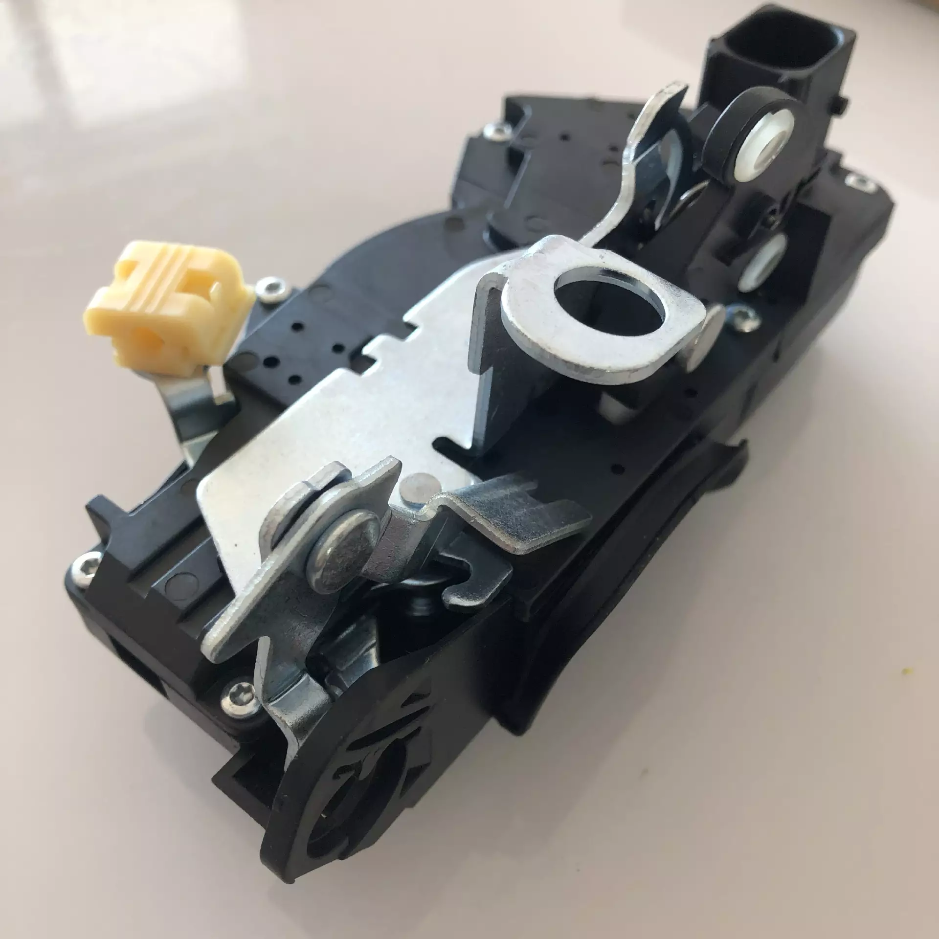 The hot-selling lock device for 931-304 25945754 25876388 25873485 20783852