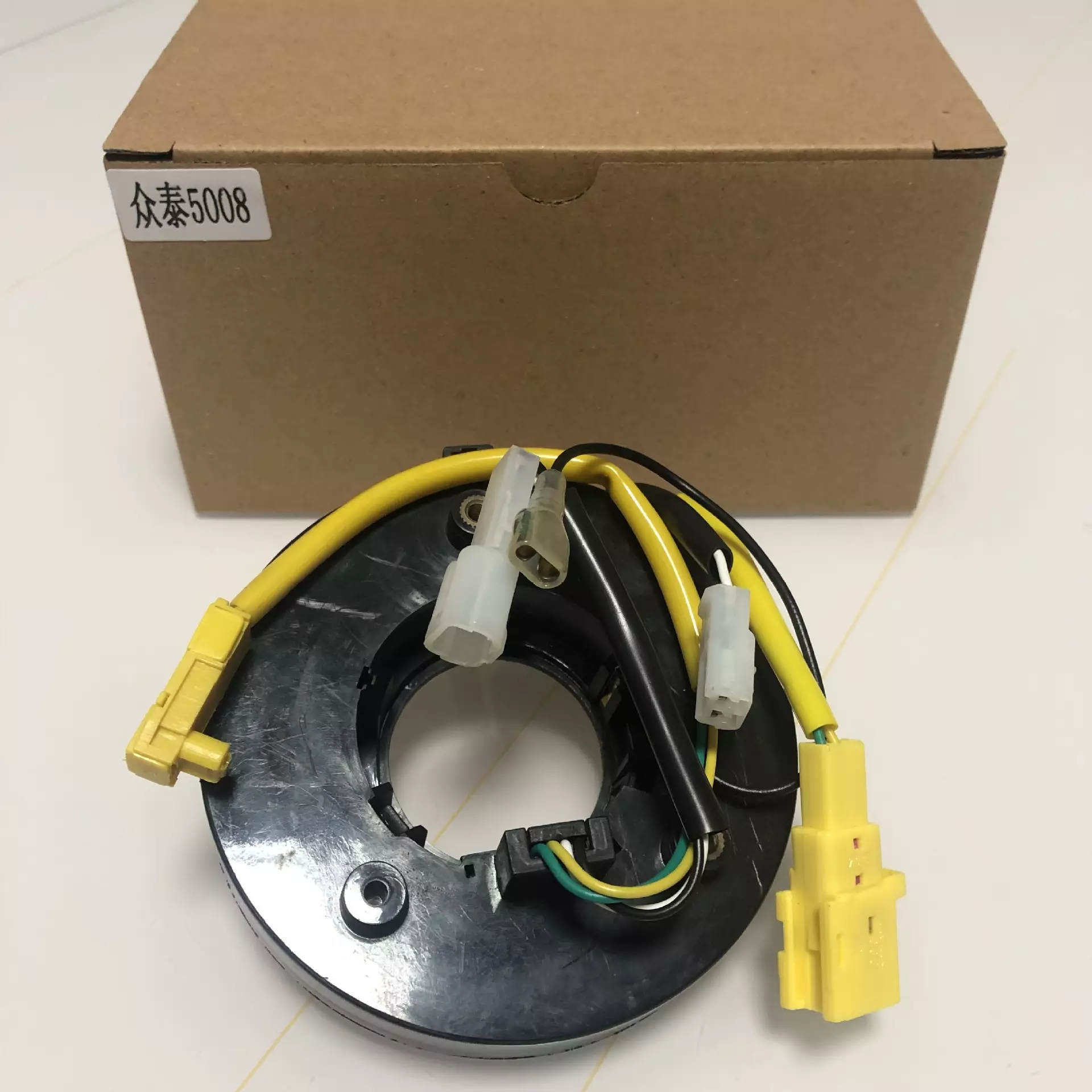 The steering wheel travers are for Zotye Takaya 5008 to ask for order The steering wheel travers are for Zotye Takaya 5008 to ask for order