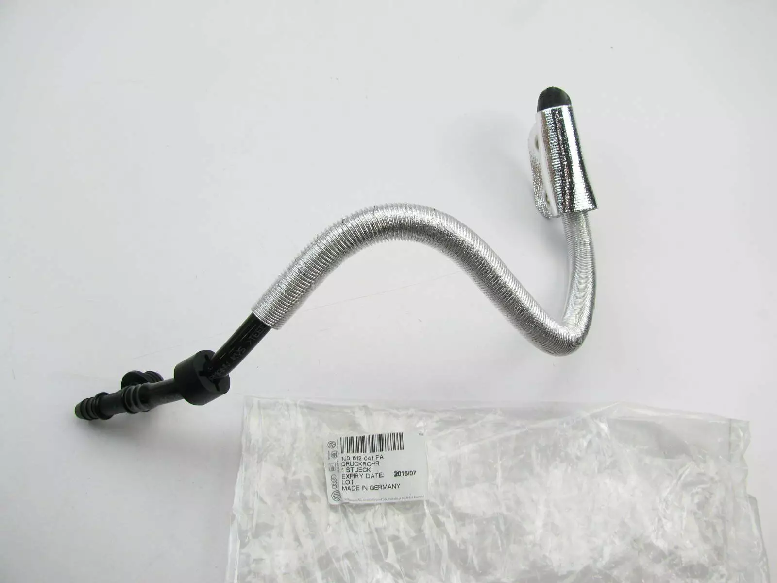 Vacuum assist tube 1J0612041CT 1J0612041FA