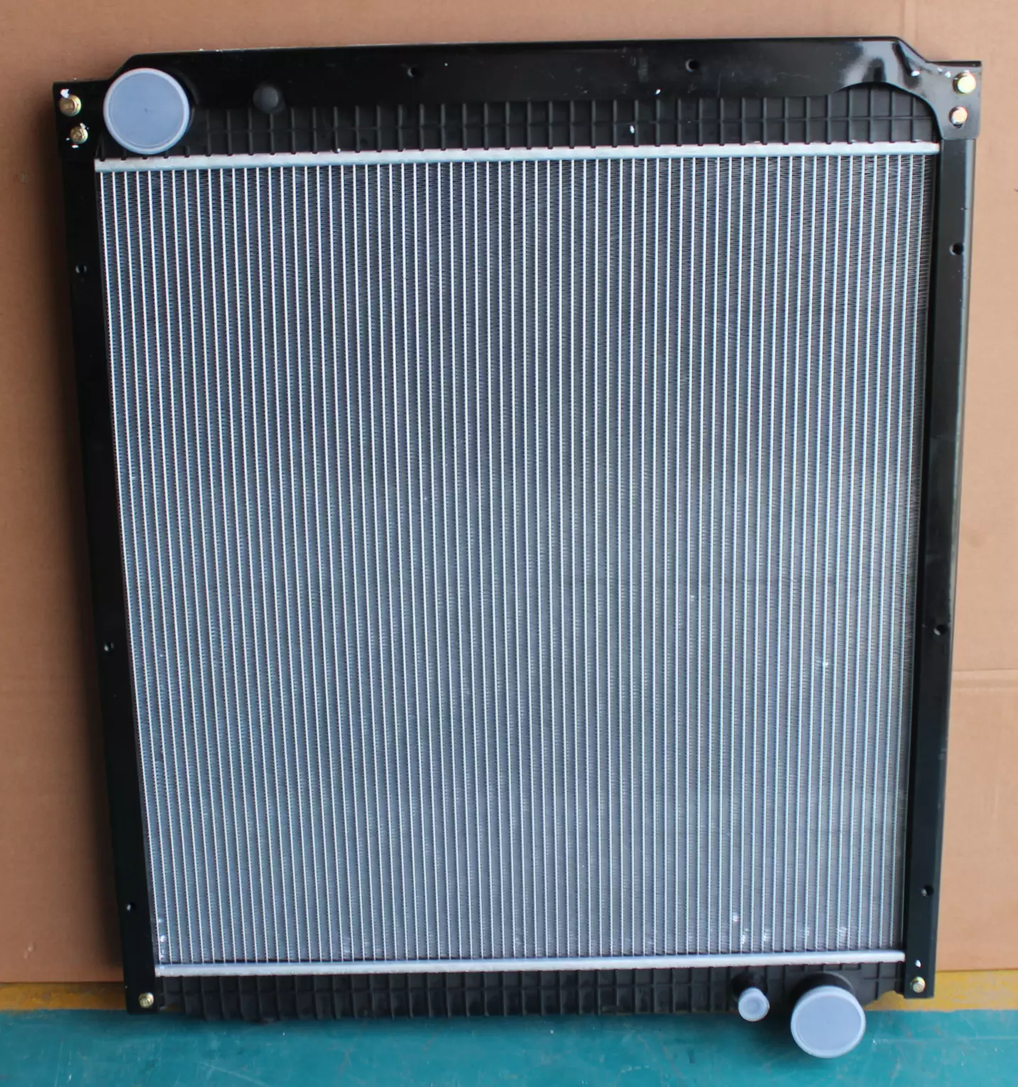 WG9325531301 heavy steam D7B water tank radiator manufacturer sells quality and car cooler