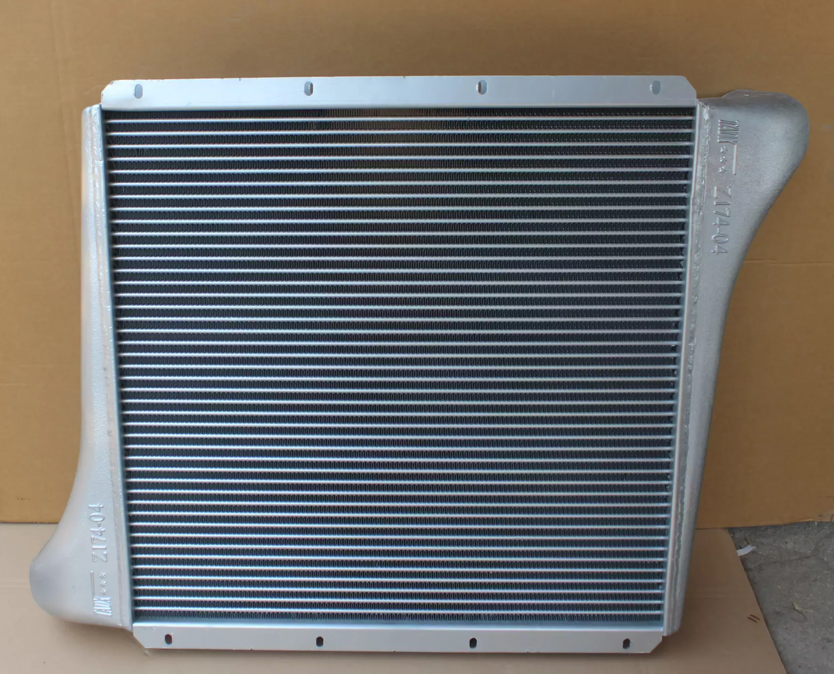 WG9725530020 Sinotruk Howo 336 Poor Horset Mid -Cold Device Manufacturer