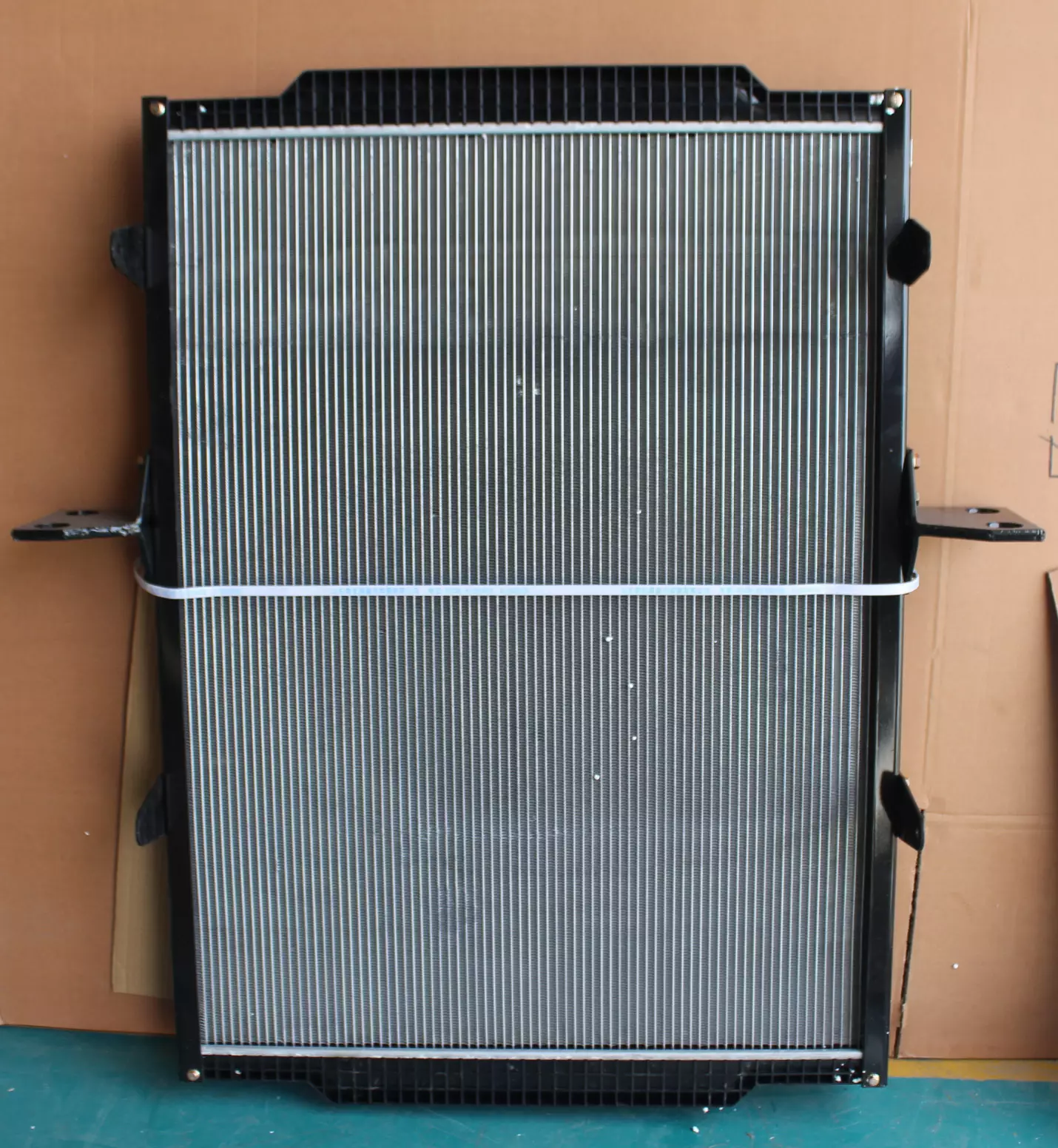 WG9770530150 Sinotruk Haowo 70 ore water tank radiator manufacturer selling car water tank radiator