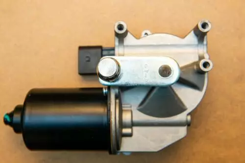 Wiper motor: 61617194029 6934279, 6987475